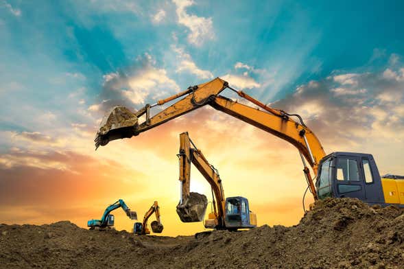 Las Vegas Excavator Driving + Car Crushing